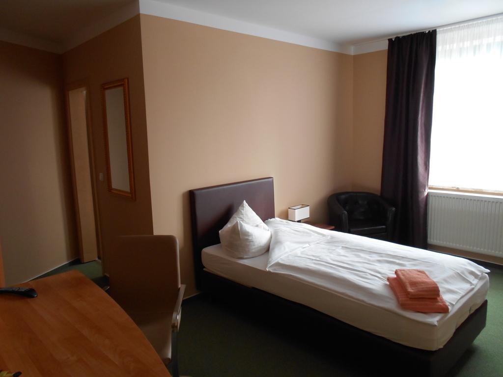 Siu Hotel Magdeburgo Camera foto